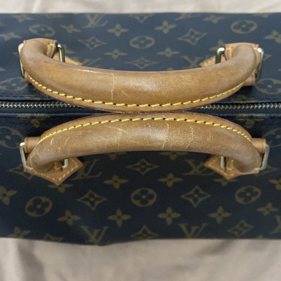 Louis Vuitton Speedy 30 in Monogram Canvas and Vachetta Leather - Picture 14 of 17
